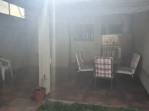 SE VENDE CHALET DE TRES DORMITORIOS EN MERLO