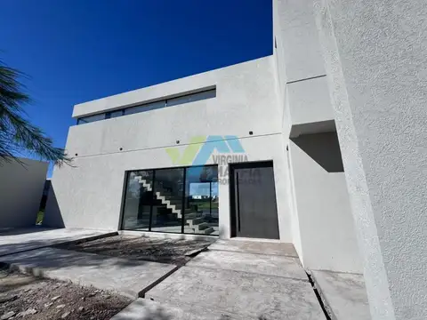 Casa en dos plantas con pileta - Lote con salida al rio en Naudir etapa 2