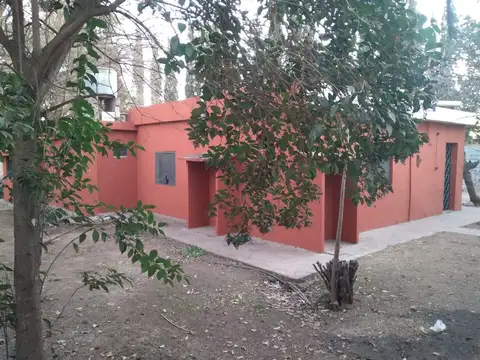 Casa 6 ambientes con 2 baños