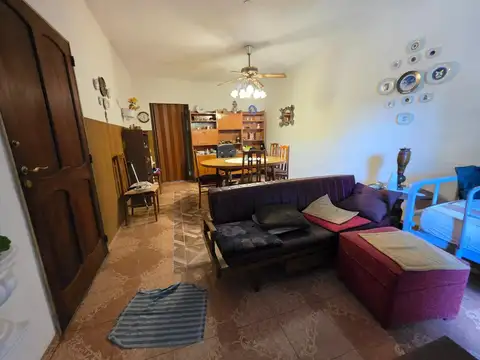 Casa 5 ambientes con 1 baño