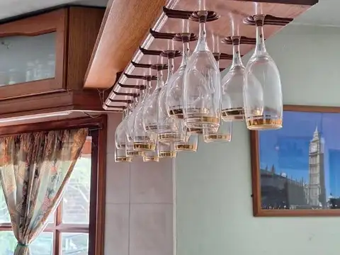 Casa 6 ambientes con 2 baños