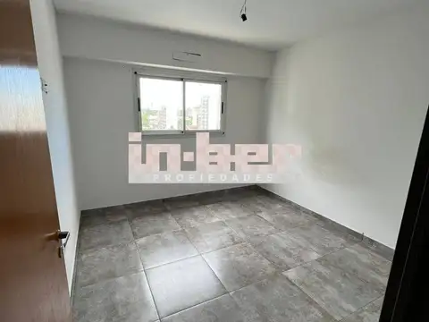 8 4700, Piso 7