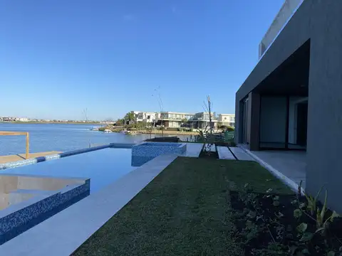 VENTA CASA AL LAGO, 5 DORM EN SUITE - MARINAS PUERTOS DEL LAGO