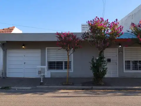 Casa en venta 3 dormitorios con parrilla, patio y cochera