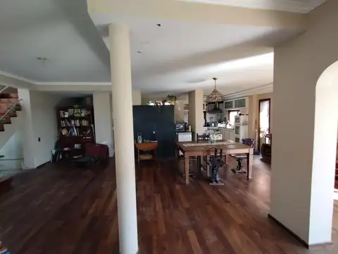 Gran propiedad con vista franca al río