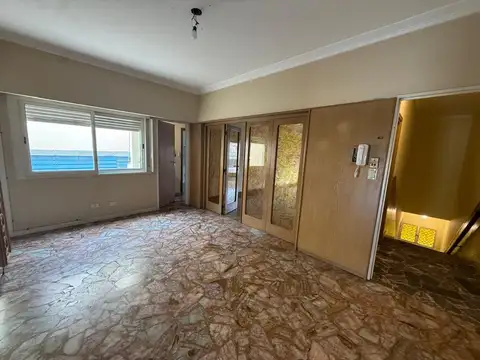 Depto Tipo Casa en Alquiler de 4 ambientes
