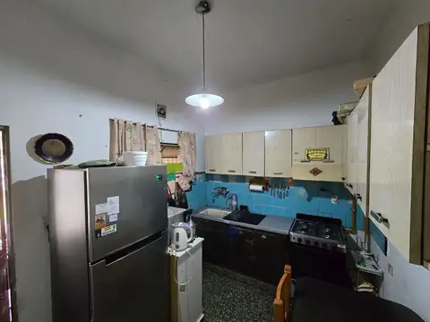 Casa 6 ambientes con 2 baños