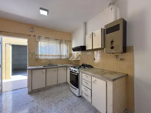 Venta - Casa de dos dormitorios con pileta en Fisherton, Rosario