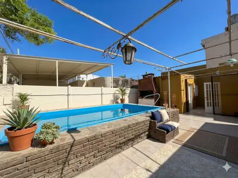Casa 5 ambientes con 2 baños