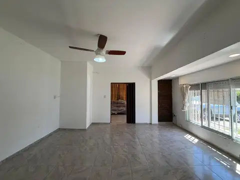 VENTA: Casa de dos dormitorios con pileta en Fisherton, Rosario