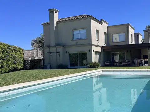 Casa en alquiler con gran jardín, piscina y galería en barrio cerrado Las Orquideas - RESERVADA