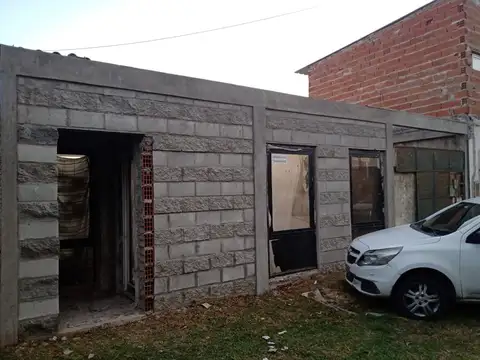 LOTE CON MEJORAS EN BARRIO MARÍTIMO 