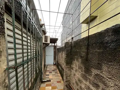 Venta - Casa en PH al frente 2 dormitorios y patio