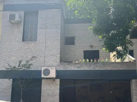 Venta Casa 4 ambientes - FLORES