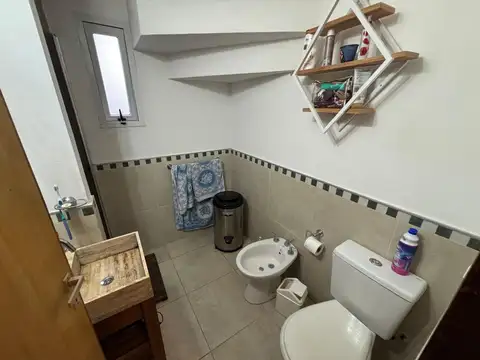 Casa 4 ambientes con 2 baños