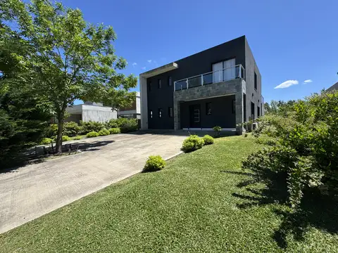 VENTA CASA AL RIO, 4 AMBIENTES,EL CAZAL