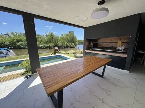 Depto Tipo Casa en Venta en Barrio el Cazador, USD 270.000