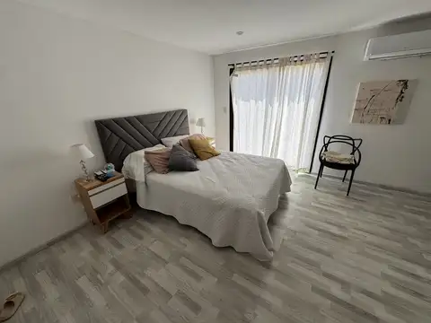 Depto Tipo Casa 4 ambientes con 3 baños