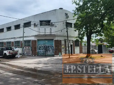 Galpón de Losa y chapa en 2 Plantas 1500 m² Cubiertos - Lomas De Zamora