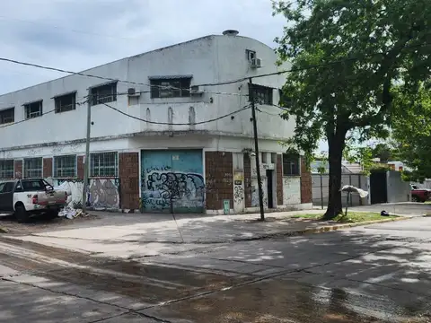 Galpón de Losa y chapa en 2 Plantas 1500 m² Cubiertos - Lomas De Zamora