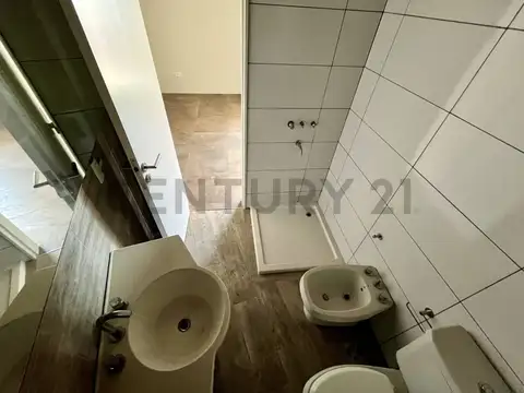 Avellaneda 800, Piso 8