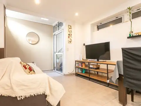 Depto Tipo Casa 4 ambientes con 2 baños