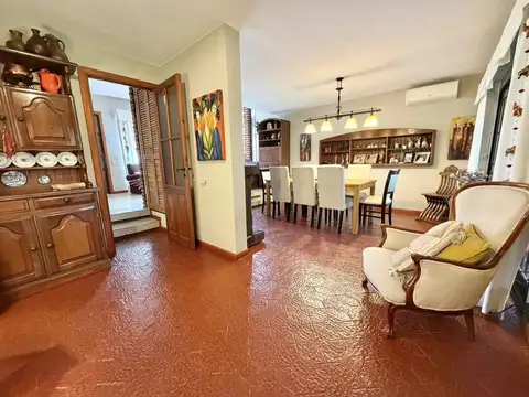 Chalet 4 ambientes en planta baja en excelente ubicación.