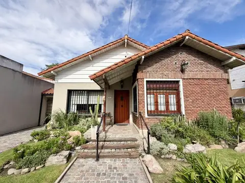 Chalet 4 ambientes en planta baja en excelente ubicación.