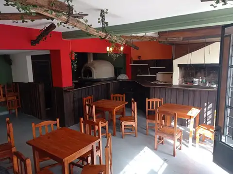 Casa 2 ambientes con 2 baños