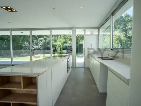 Casa en Venta de tres dormitorios- Villa Elisa Barrio Las Garzas