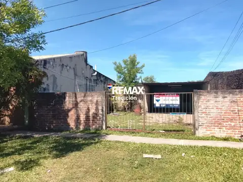 VENTA DE  CASA A RECICLAR EN FONTANA