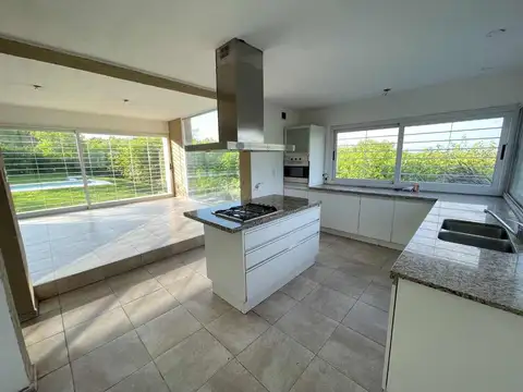 Casa 3 dormitorios con pilea villa allende golf