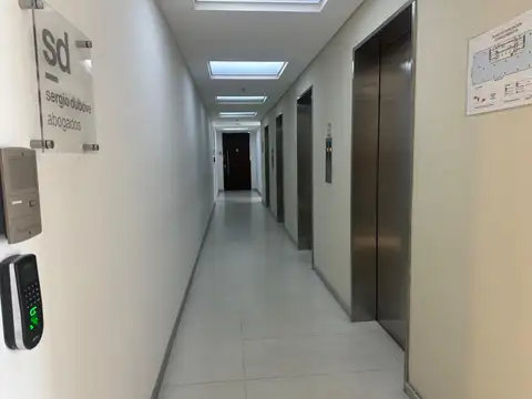 Oficina 4 ambientes con 2 baños