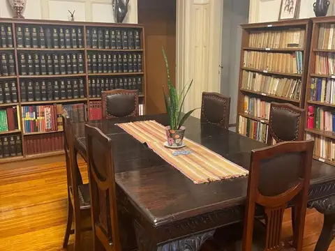 Casa en Venta con 3 cocheras