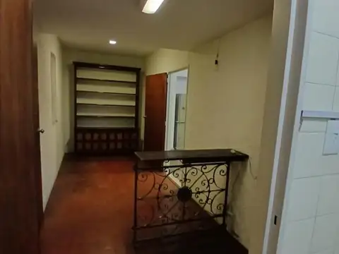 Uruguay 700, Piso 1