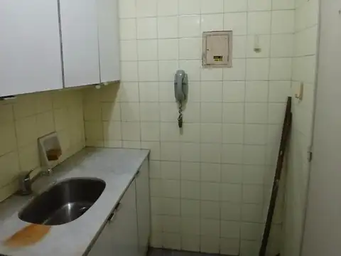 Uruguay 700, Piso 1°