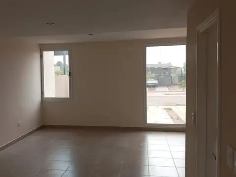 Depto Tipo Casa 3 ambientes con 2 baños