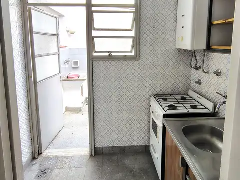 EXCELENTE MONOAMBIENTE TODO SOL C/BALCÓN TERRAZA EN RECOLETA! ZONA FACULTADES!