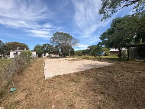 El Salvador entre las calles Diagonal Intendente Volpi y Santin Carlos Rossi 100