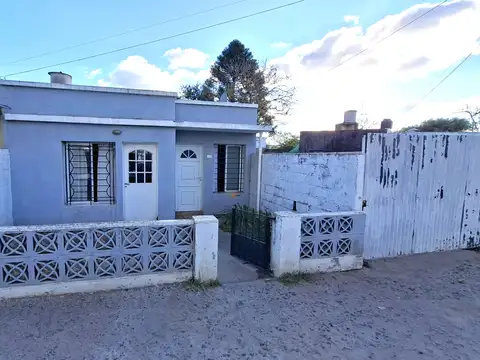 Casa 4 ambientes con 1 baño