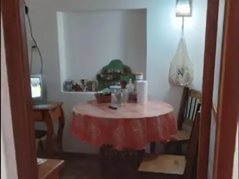 Casa en venta Caseros 3 Ambientes C/cochera Y Parque.
