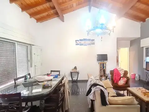 VENTA CHACRA EN PILAR. CON CASAS, GALPONES, PILETA