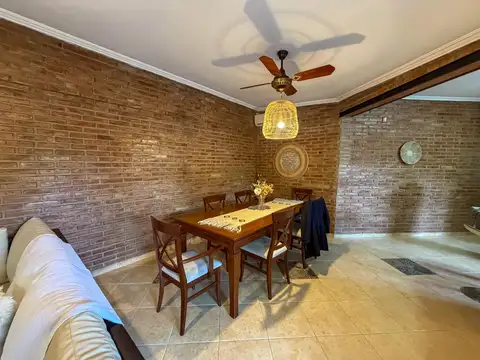 Casa 5 ambientes con 3 baños