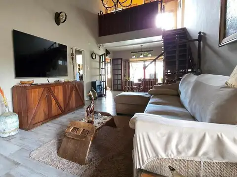 Casa en Venta con 4 cocheras