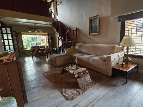 Casa 5 ambientes con 2 baños