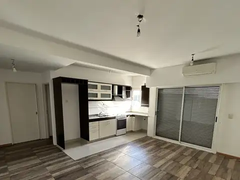 2 AMBIENTES CON BALCÓN Y COCHERA CUBIERTA INCLUIDA EN VILLA URQUIZA