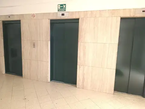 Oficina 5 ambientes con 2 baños