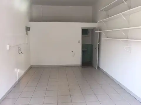 EXCELENTE LOCAL EN FLORES NORTE