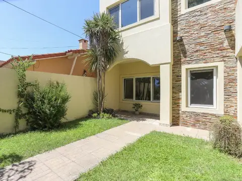 Casa de 5 ambientes ACEPTA PERMUTA