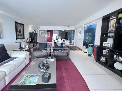 Oportunidad. Vende apartamento con hermosa vista al puerto, Peninsula, Punta del Este